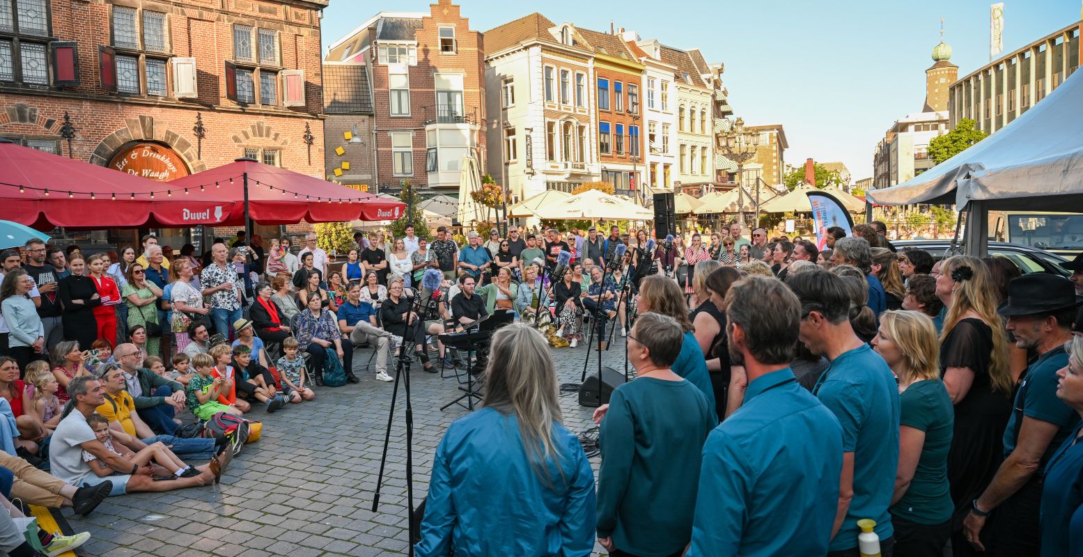 Gezelligheid tijdens Nijmegen Klinkt op de pleinen van de binnenstad. Foto: Nijmegen Klinkt