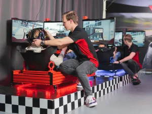 VR met racesimulator VRX1 Racing Je hoort niets anders dan een brullende motor. Foto: VRX1 Racing