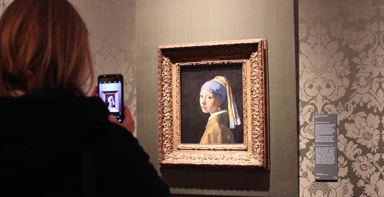 Het beroemdste schilderij in het Mauritshuis: 'Meisje met de parel' van Johannes Vermeer (1665-1667). Foto: DagjeWeg.NL.