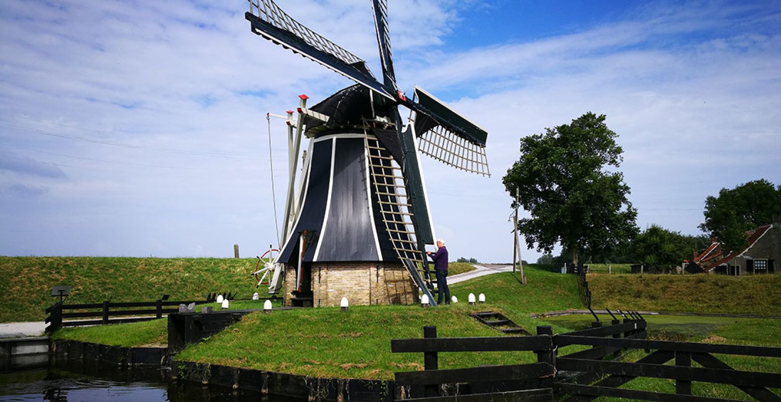 Alles ademt historie: van de authentieke molen tot alle pittoreske huisjes. Foto: DagjeWeg.NL.
