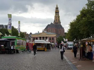 De Akerk Der Aa-kerk gezien vanaf de Vismarkt. Foto: André LÃ¶wenthal