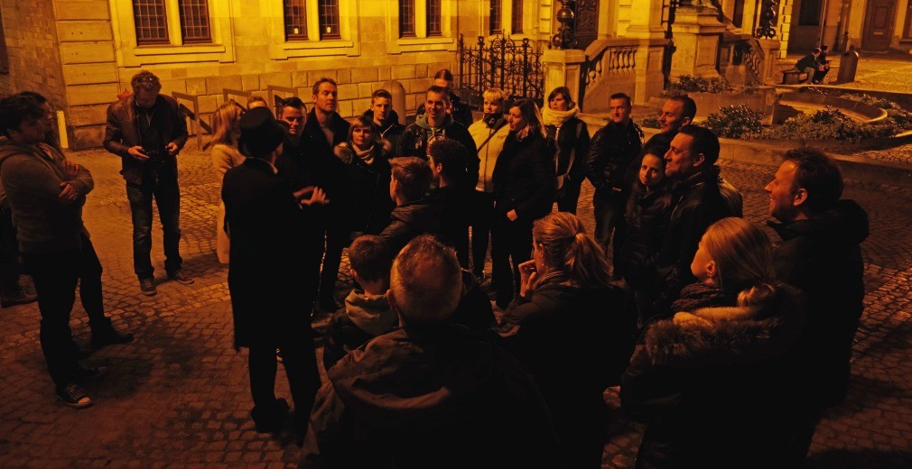 Een verteller neemt je mee in Antwerpse volksverhalen. Foto: Antwerpse Spookwandeling