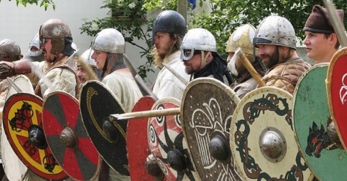 Feesten met maffiosi, Vikingen en moordenaars