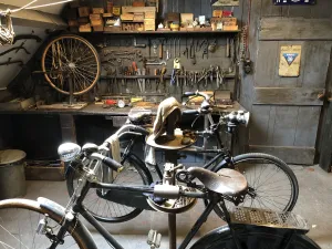 Op de bovenste verdieping vind je de fietswerkplaats. Foto: Nationaal Fietsmuseum Velorama