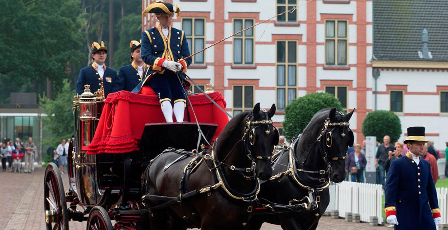 Bekijk prachtige koetsen en koninklijke paarden op Paleis Het Loo. Foto: Menno Mulder.