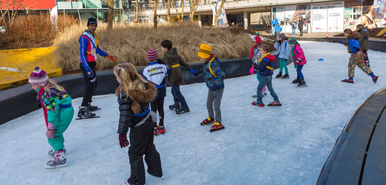 Glijd over de schaatsbaan op het Forum, helemaal gratis! Foto: Almere City Marketing.