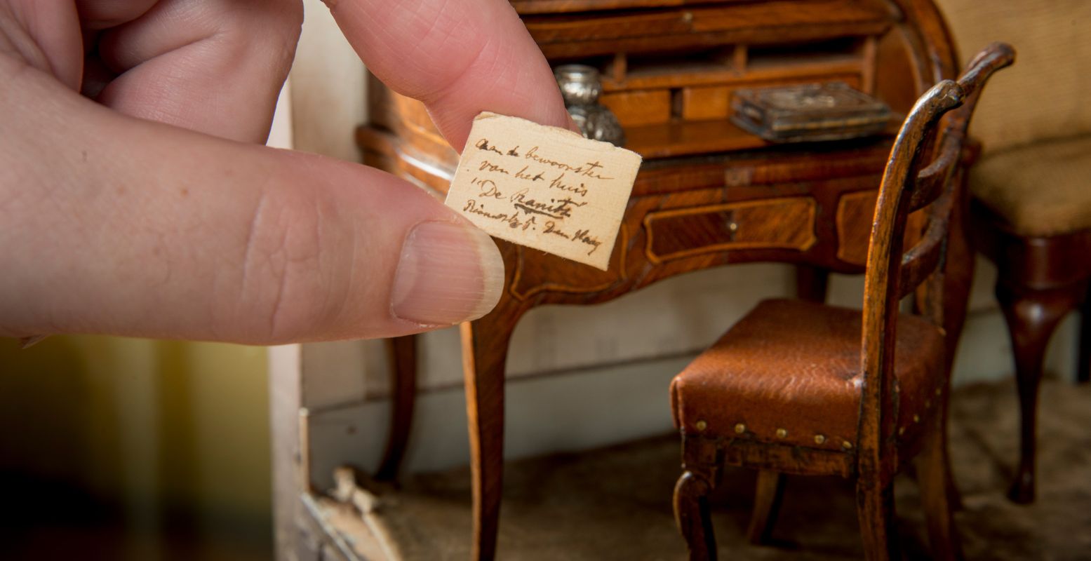 Het Grote Poppenhuis ontving zelfs post, op een eigen postadres. Foto: Haags Historisch Museum