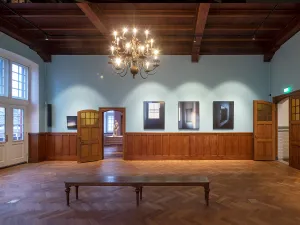 De fraai gerestaureerde raadzaal. Foto: Museum W © Arjen Schmitz