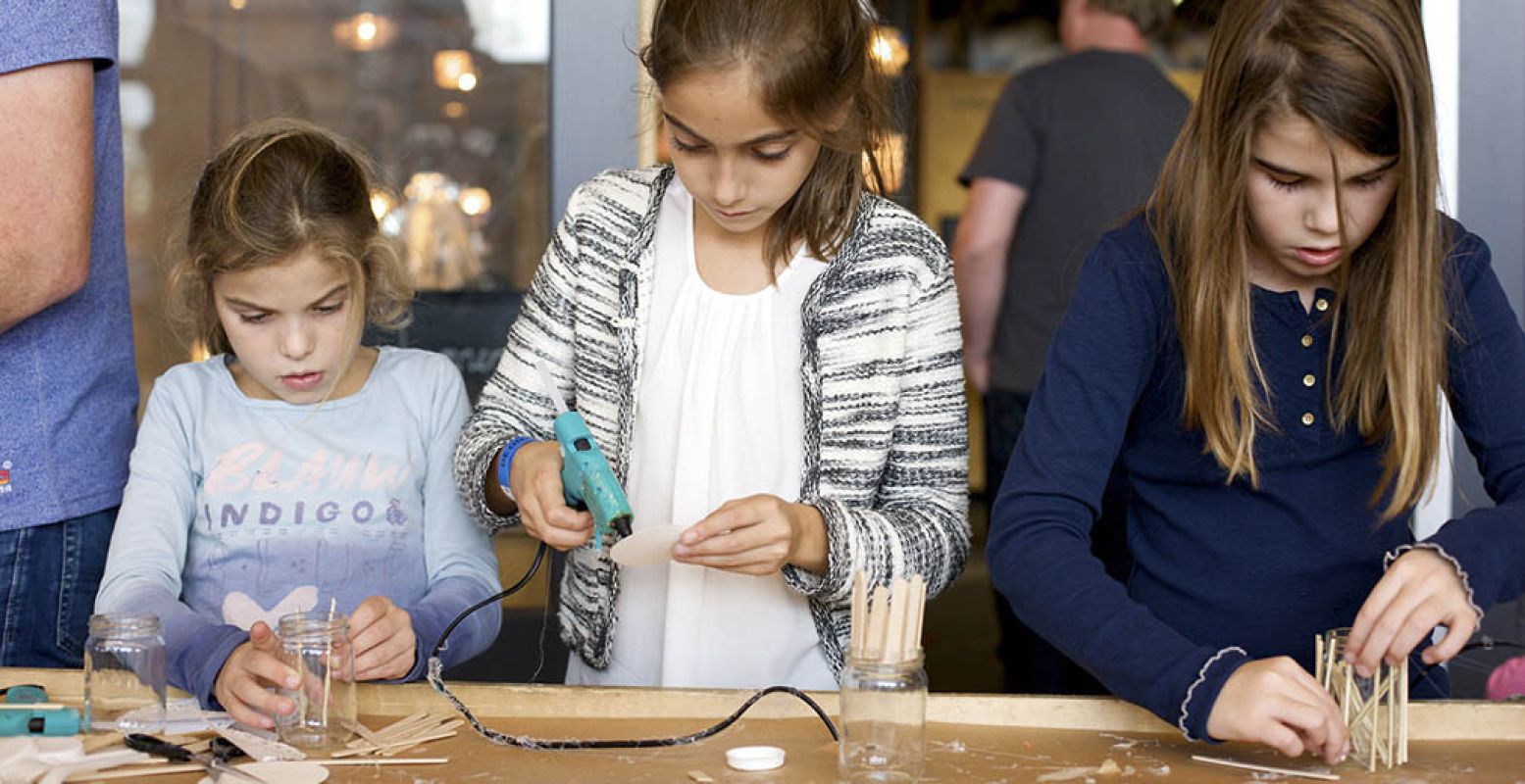 Kinderen aan het werk in de Ontdekfabriek. Foto: Dutch Design Week © Boudewijn Bollmann.