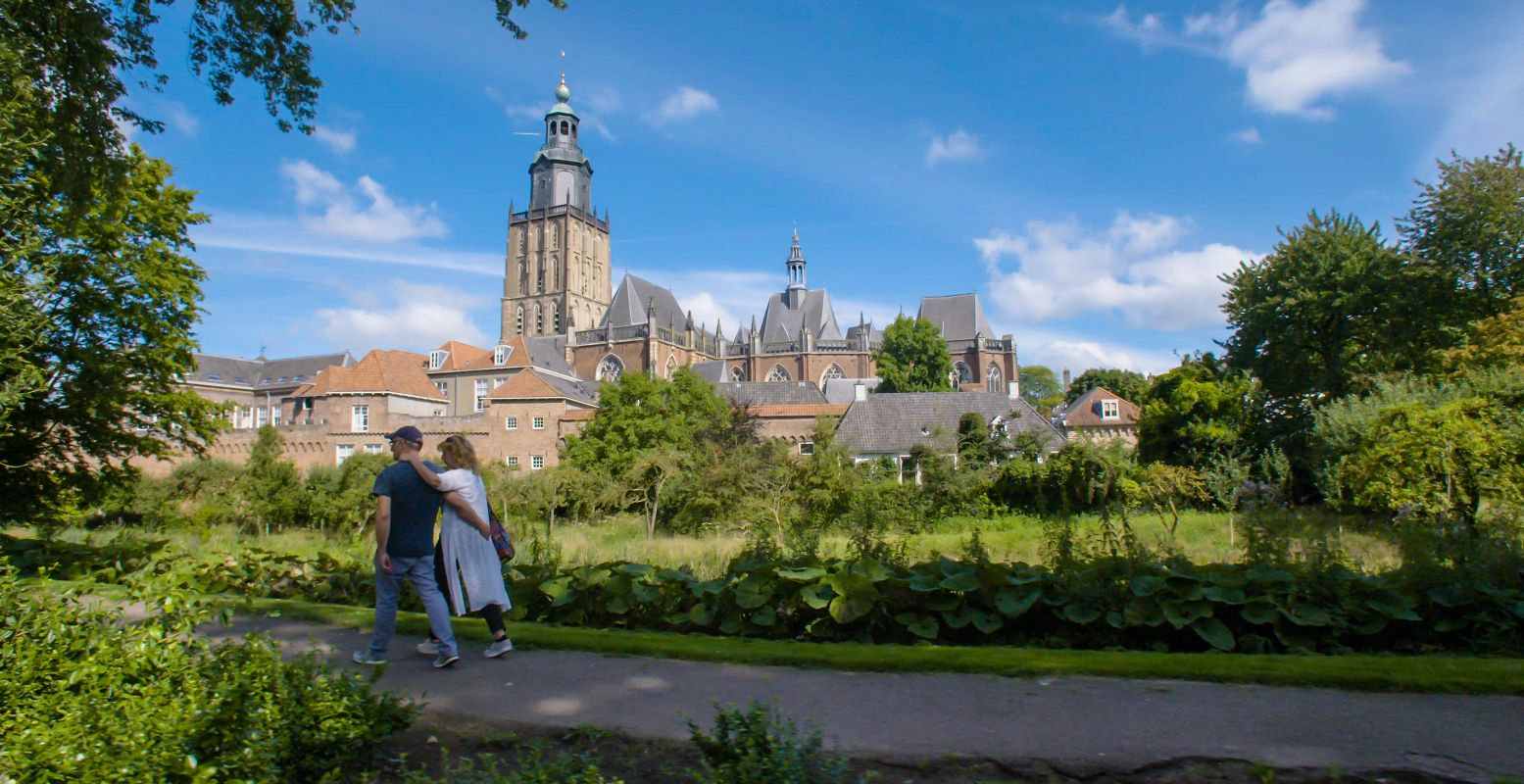 Kijkje op Zutphen met de Walburgiskerk. Foto: Hanzesteden Marketing