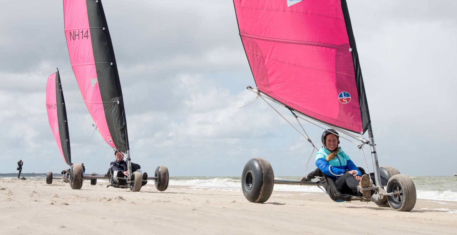 Scheur over het strand met de wind in je rug. Foto: Beachclub Natural High © Milan van der Meer