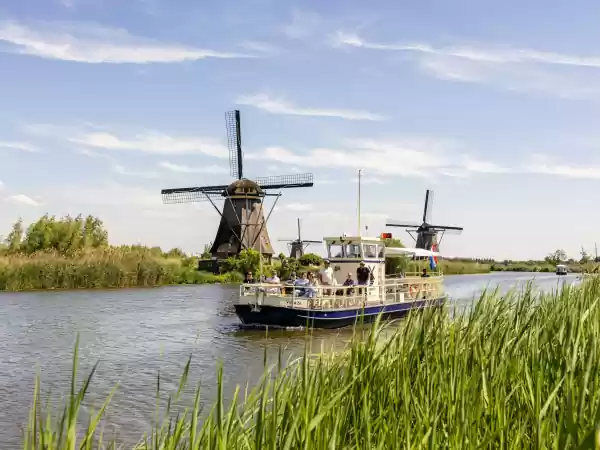 Wat een idyllische rondvaart. Foto: Stichting Werelderfgoed Kinderdijk © Wat een idyllische rondvaart. Foto: Stichting Werelderfgoed Kinderdijk ©