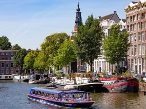 Bekijk het mooie Amsterdam vanaf het water. Foto: Blue Boat Company