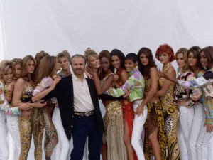 Gianni Versace Retrospective Foto: © Vittoriano Rastelli/ Corbis Historical/ Getty ImagesFoto geüpload door gebruiker.