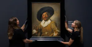 De meester van de losse streken komt naar Amsterdam De Vrolijke Drinker van Frans Hals wordt opgehangen voor de expositie. Foto: Rijksmuseum © Kelly Schenk