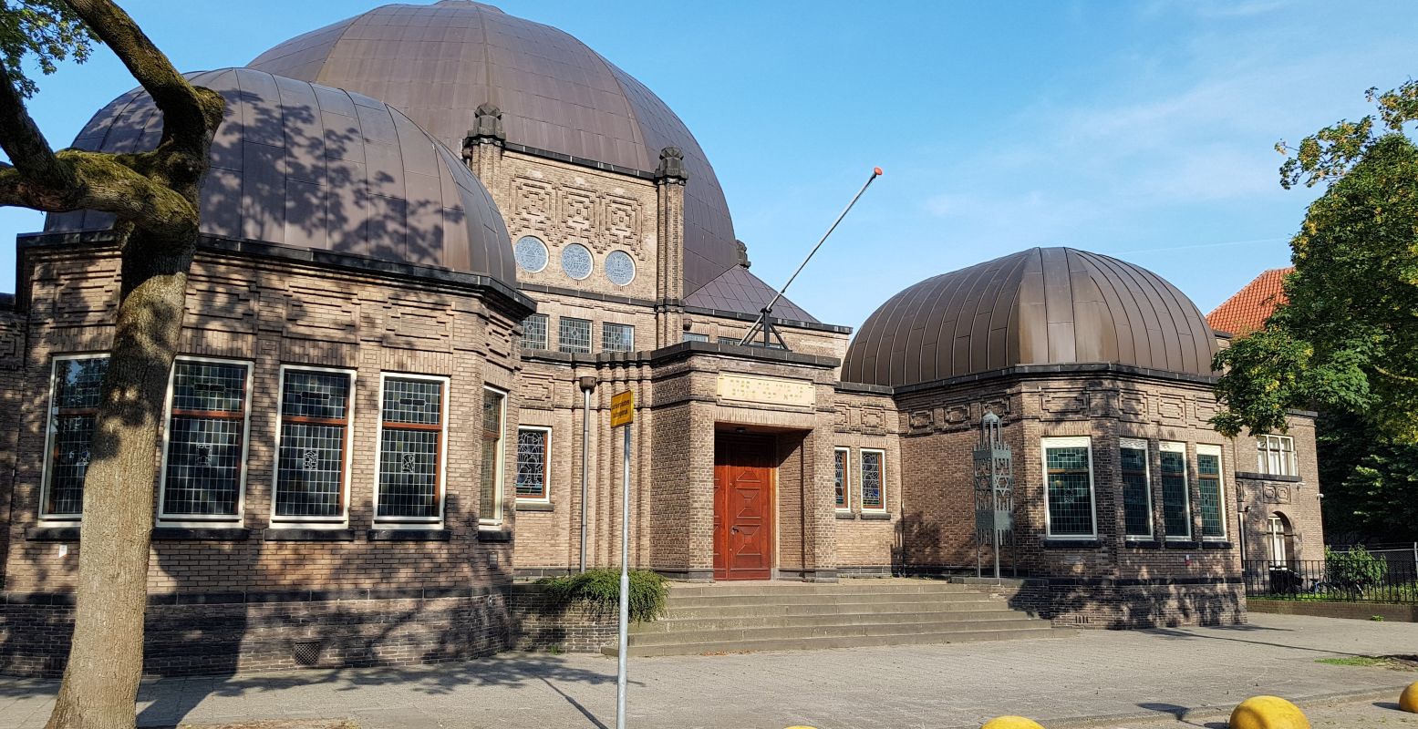 De Synagoge van Enschede wordt beschouwd als een van de mooiste synagoges van Nederland. Kom zelf kijken waarom. Foto: DagjeWeg.NL © Tonny van Oosten