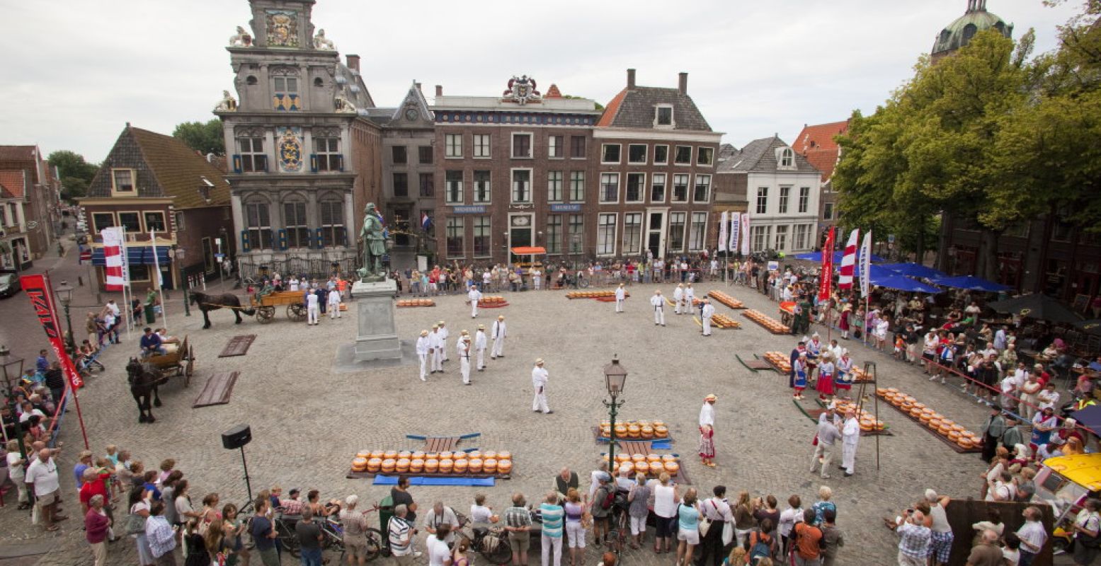 Een traditioneel gebeuren op de Hoornse Kaasmarkt. Foto: Ik Hou van Hoorn