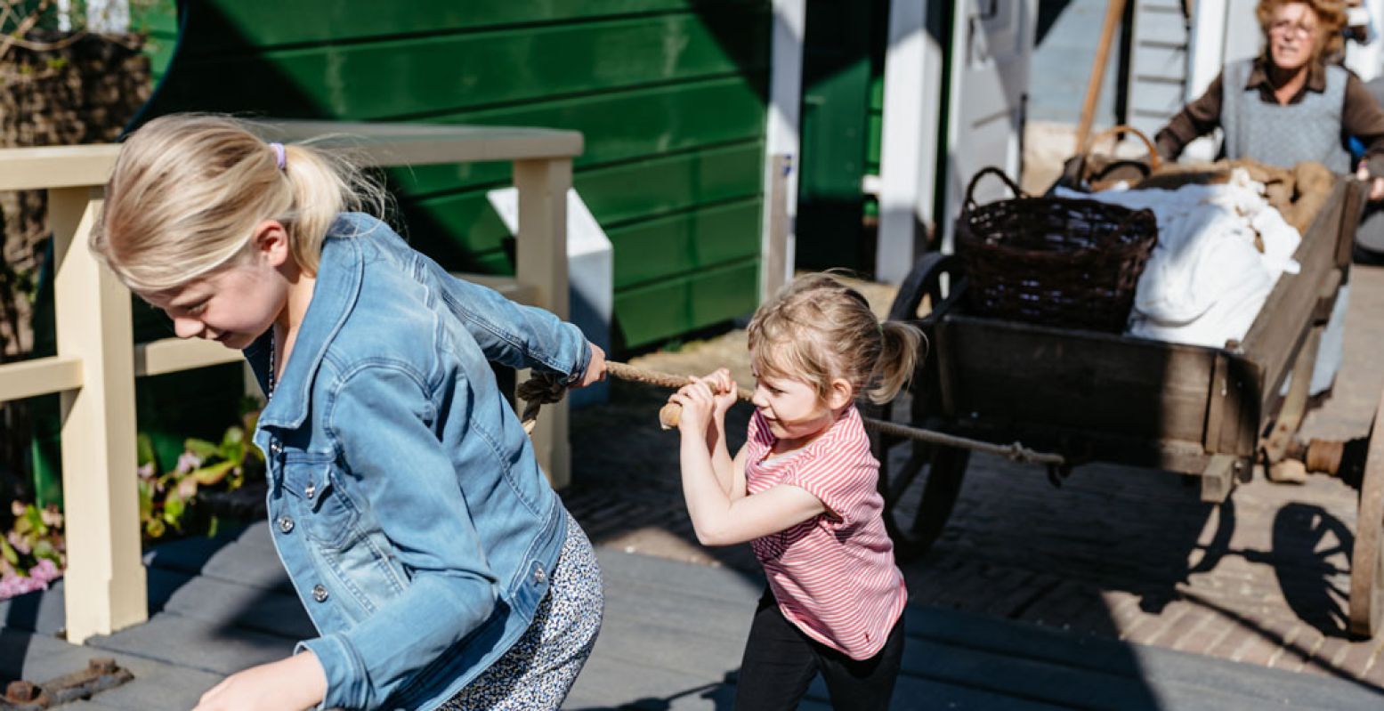 Help zelf een handje mee in het Nederlands Openluchtmuseum. Foto: Nederlands Openluchtmuseum © Mike Bink