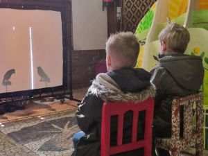 Bekijk een show met wayangpoppen in het kraton van Solo. Foto: Taman Indonesia