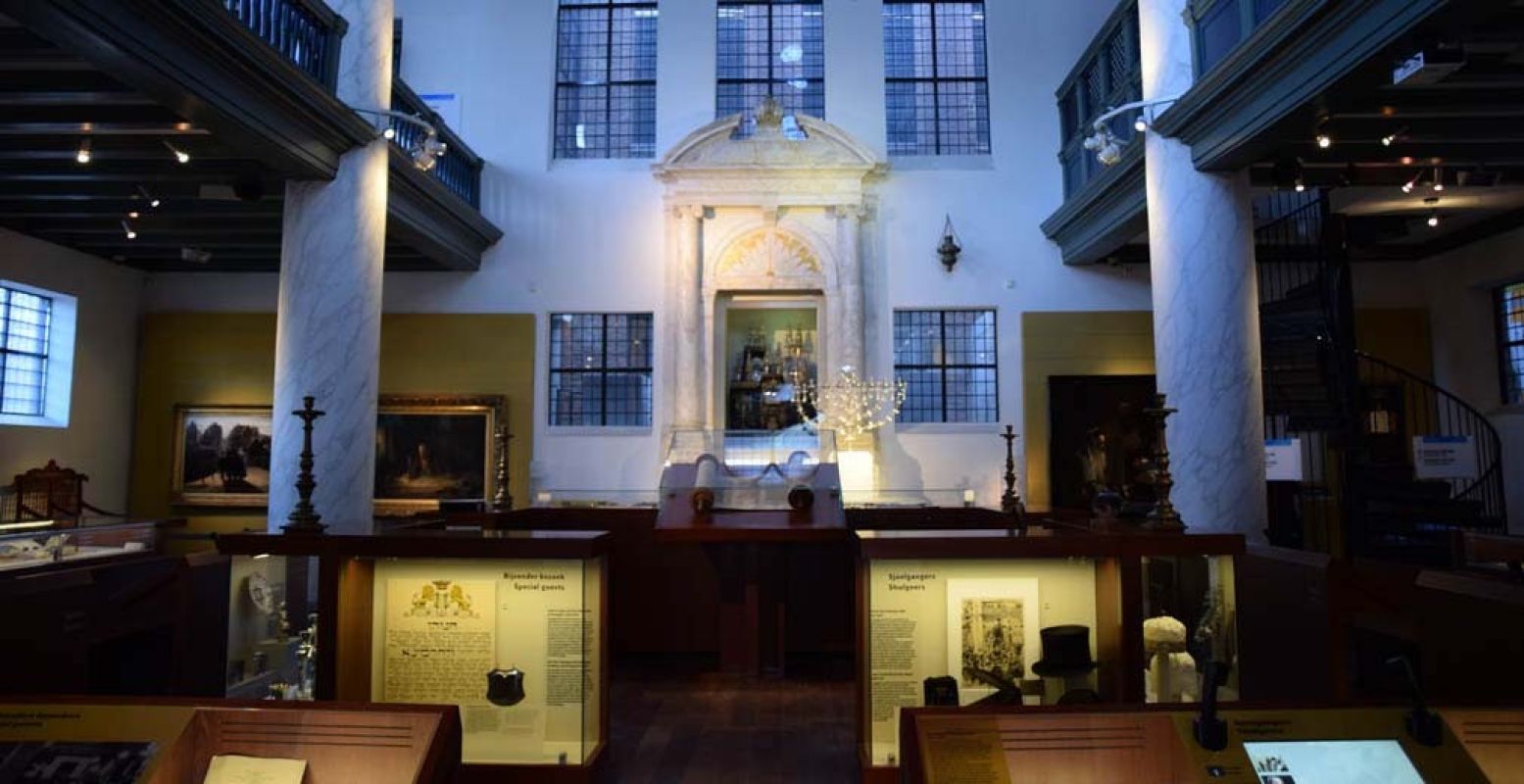 Indrukwekkend: de synagoge in het Joods Historisch Museum. Foto: Redactie DagjeWeg.NL.