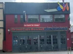 Grand Café, bowling en dartcentrum De Kaden Bowlen, darten en een biertje drinken kan bij De Kaden. Foto: Roel Pot