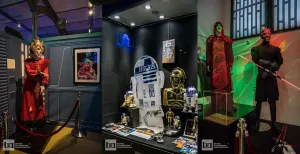 5 tips voor een dagje uit dit weekend Bekijk in de Star Wars expo in Hoorn interactieve beelden van karakters uit de saga. Foto: Museum van de 20e Eeuw © Benno Ellerbroek.