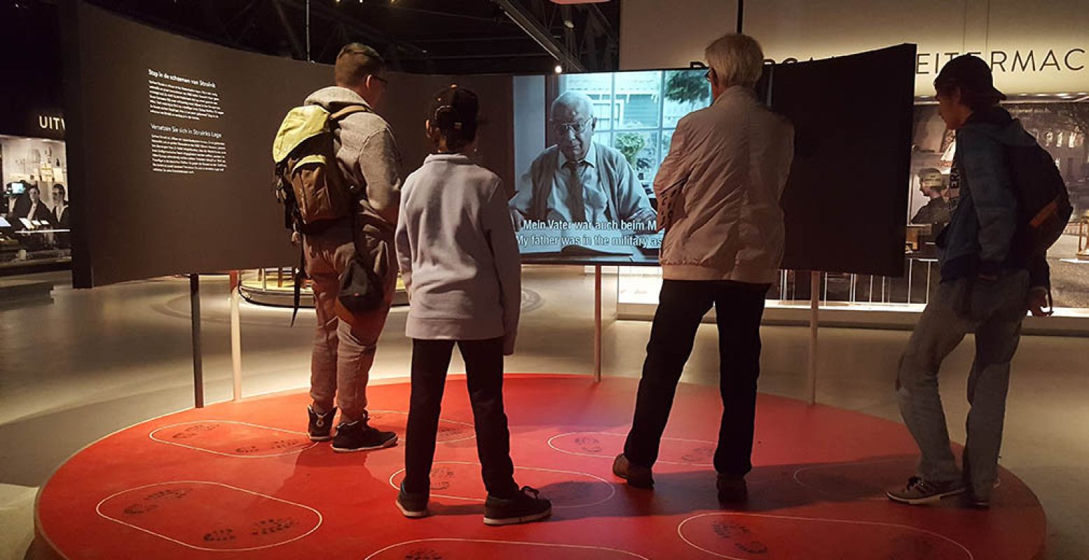 In Oorlogsmuseum Overloon kun je in de interactieve tentoonstelling laten zien welke keuzes jij in oorlogstijd zou maken. Foto: Oorlogsmuseum Overloon
