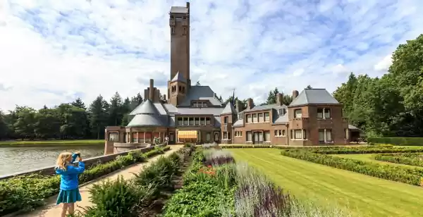 8 bezienswaardigheden op de Veluwe Indrukwekkend: Jachthuis Sint Hubertus. Foto: Nationale Park De Hoge Veluwe