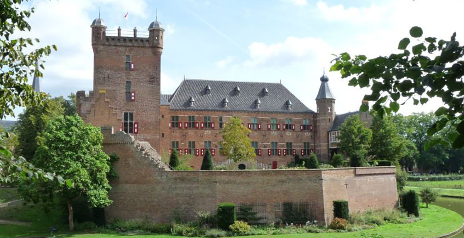 Kasteel Huis ten Bergh aan de Oranjefietsroute: een van de drie fietsroutes in Nederland die zijn genomineerd voor mooiste fietsroute van 2021. Foto: Luc Oteman