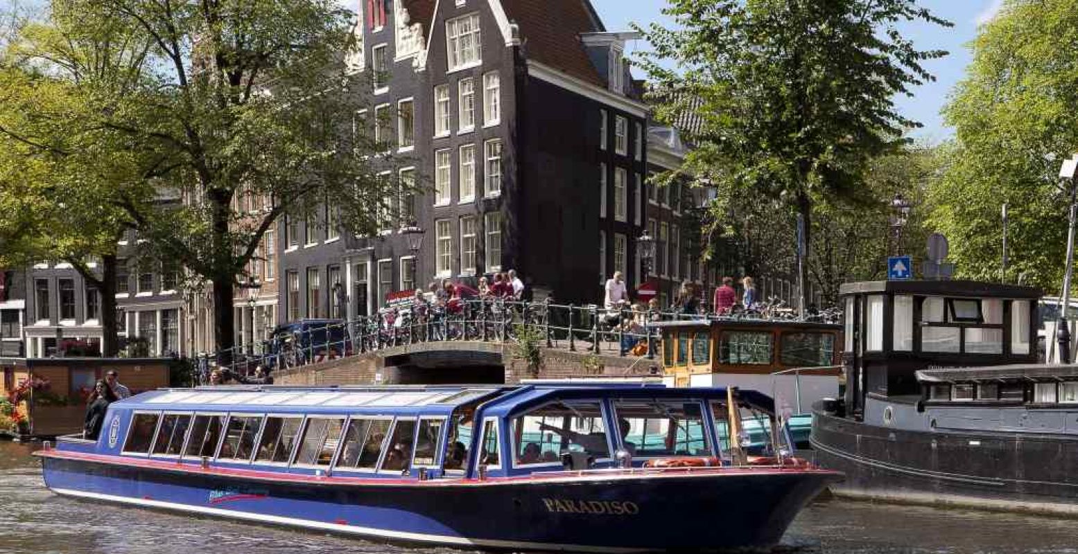 Lekker gratis varen door de Amsterdamse grachten vandaag. Foto: Blue Boat Company.