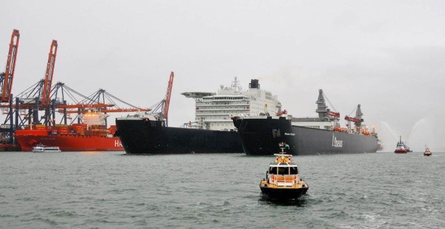 De imposante Pieter Schelte voer op 8 januari binnen in de Rotterdamse haven. Foto:  Flickr / FaceMePLS ,  CC BY-SA 2.0 