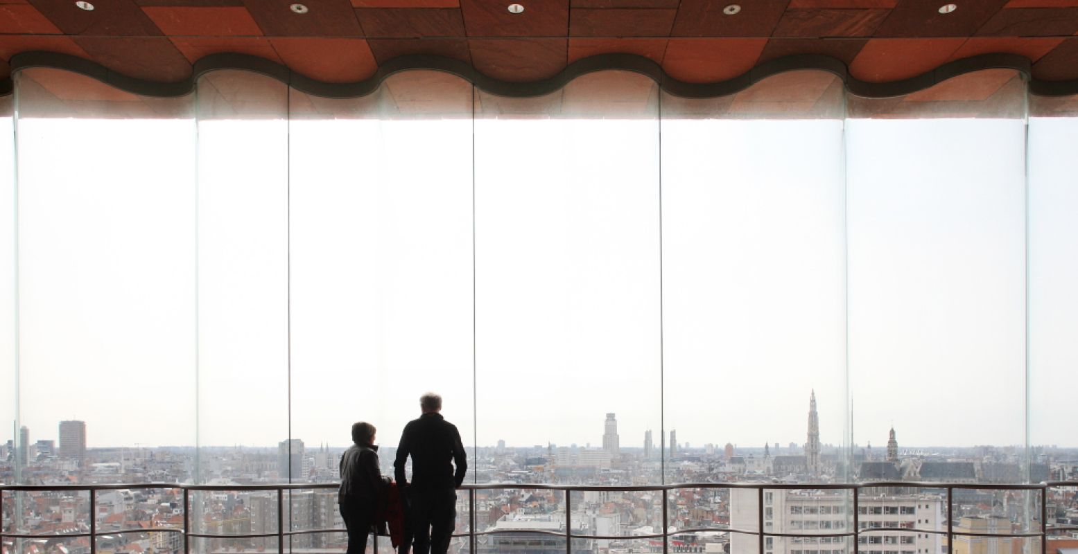 Bewonder de skyline van Antwerpen vanaf het panoramadak van MAS. Foto: MAS © Filip Dujardin.