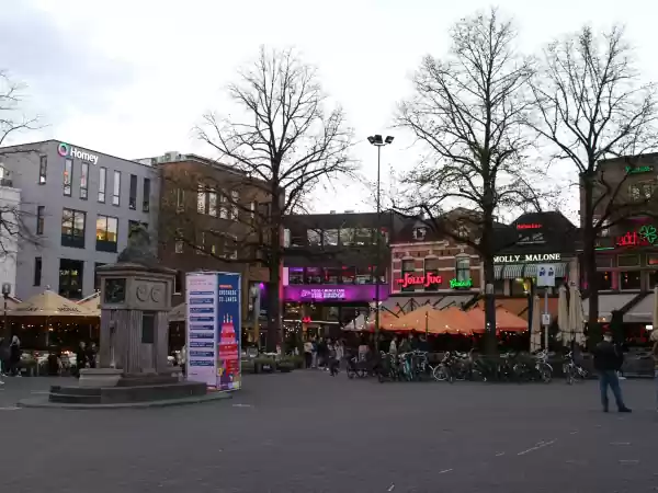 Leer meer over Enschede tijdens een stadswandeling. Foto: DagjeWeg.NL