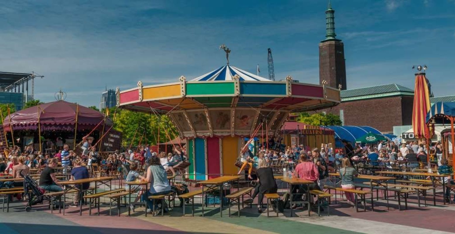 Zomerse gezelligheid op De Parade. Foto: Joep van Aert