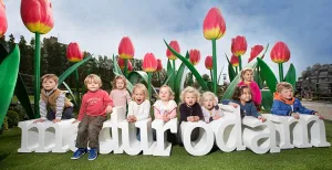 Dodenherdenking voor kinderen in Madurodam