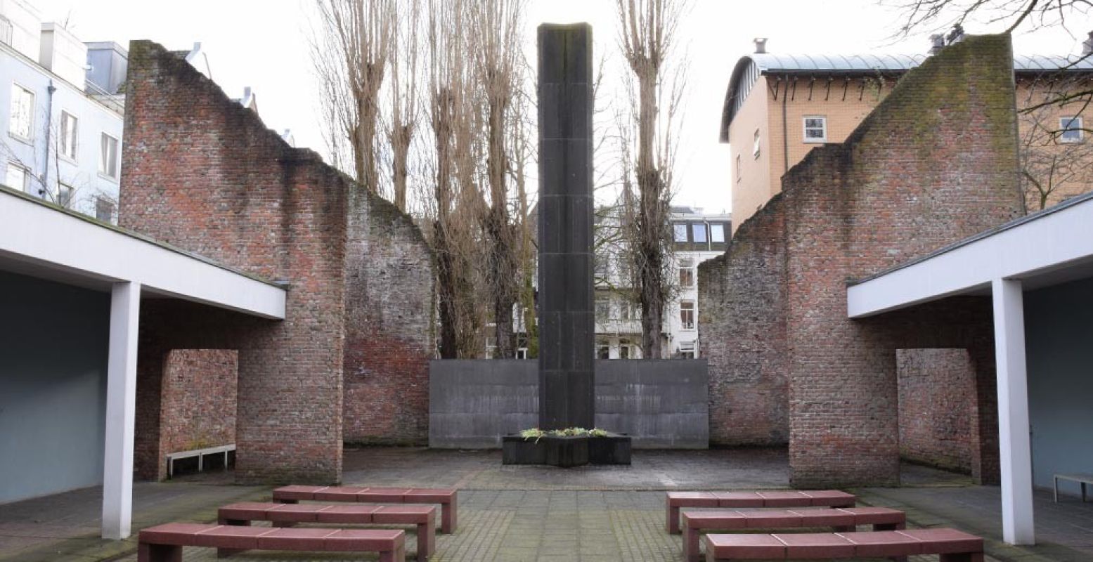 De herdenkingsplaats in de Hollandsche Schouwburg. Foto: Redactie DagjeWeg.NL, Eline Visscher.