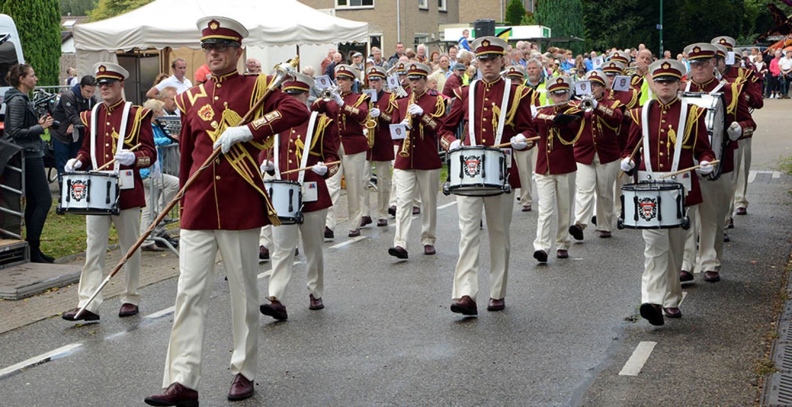 Natuurlijk mag een feestelijke fanfare niet ontbreken. Foto: Bloemencorso Leersum.