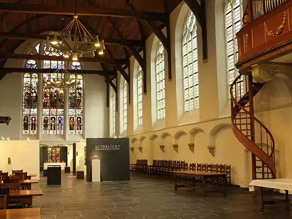 De Oude Kerk is de oudste kerk van Delft. Foto: DagjeWeg.NL. De Oude Kerk is de oudste kerk van Delft. Foto: DagjeWeg.NL.