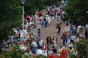 Gratis rommelmarkt Rommelmarkt Zandvoort Oud-Noord. Foto Bart Botschuijver