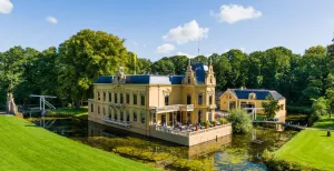 Machtig mooi: Groninger Borgen Vroeger was Rijtuigmuseum Nienoord een borg genaamd De Nijenoort, van jonkheer Wigbold van Ewsum. Foto: Museum Nienoord © Roelof Feringa.