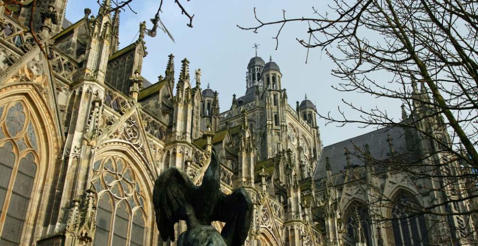 'De basiliek in 's-Hertogenbosch'. Foto:  Bert Kaufmann . Licentie:  Sommige rechten voorbehouden . Bron:  Flickr.com 