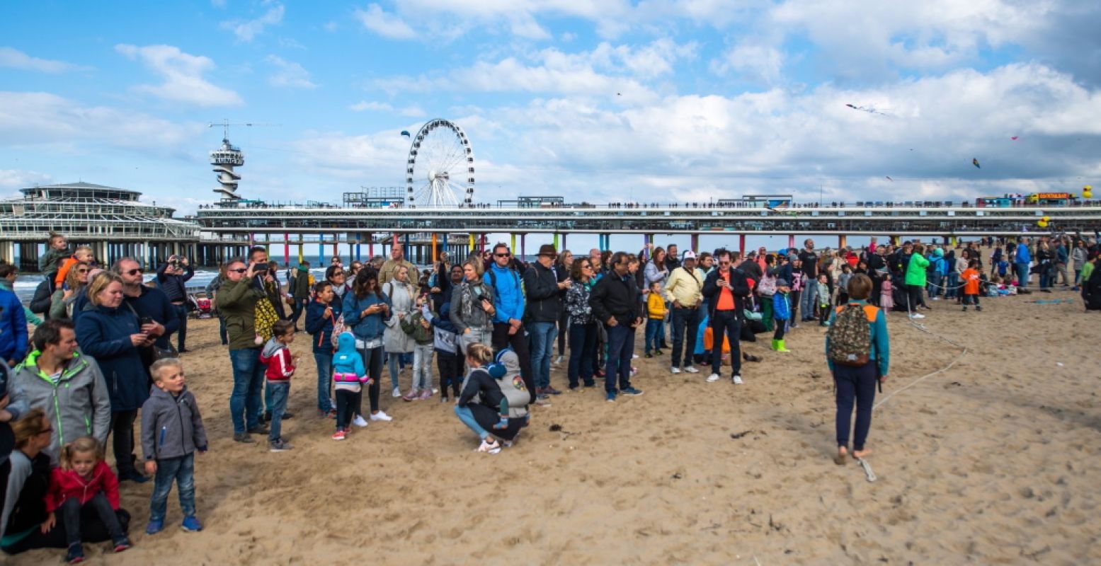 Het Vliegerfeest Scheveningen trekt elk jaar duizenden bezoekers. Foto: Vliegerfeest Scheveningen, Team Lekker Windje.