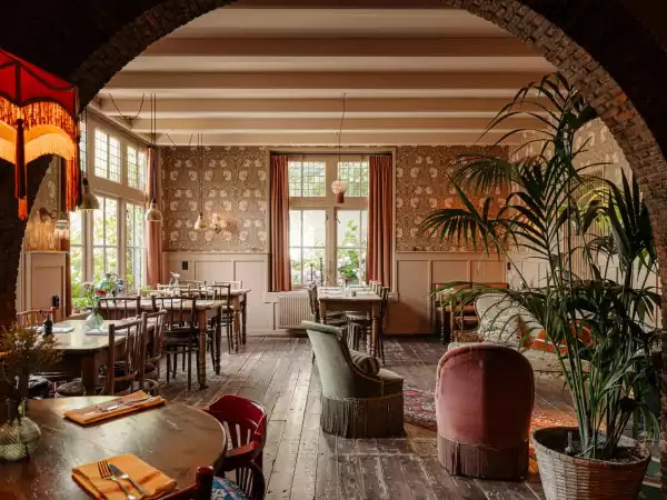 De sfeer binnen is net zo pittoresk als buiten. Foto: Restaurant Hendrik