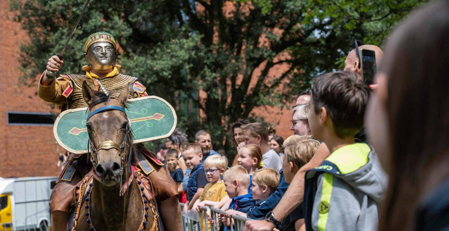 De geschiedenis komt tot leven. Foto: Nationale Archeologiedagen De geschiedenis komt tot leven. Foto: Nationale Archeologiedagen