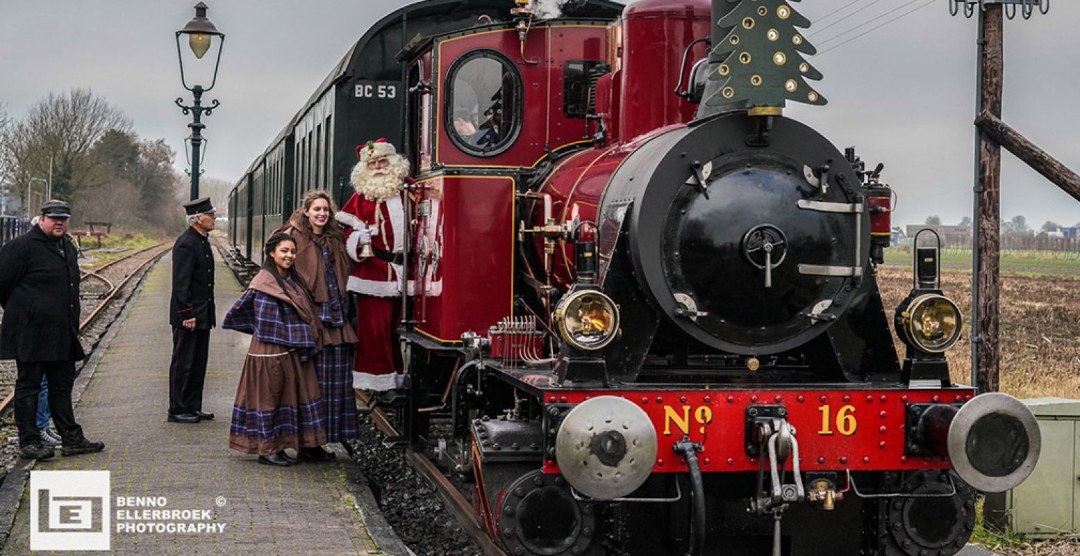 Aan boord ontmoet je de kerstman! Foto: Museumstoomtram Hoorn-Medemblik © Benno Ellerbroek.