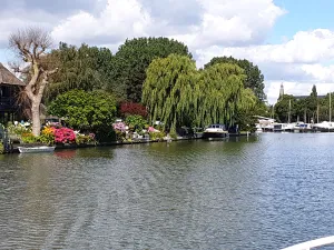 Uitzicht op de jachthaven in Weesp. Foto: Partyrederij Tisset