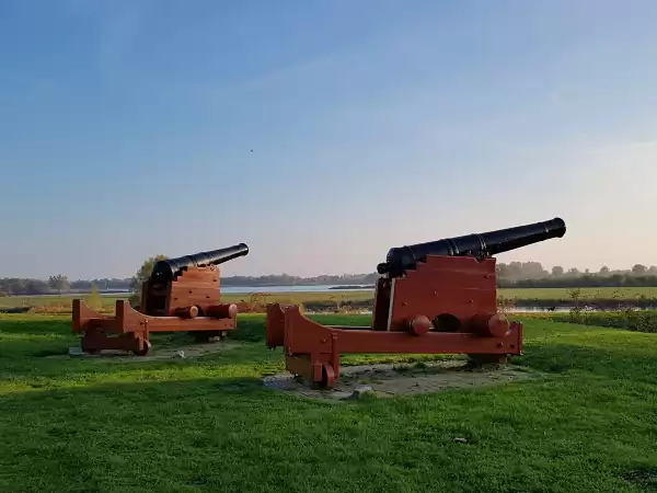 Vestingwallen Gorinchem Kanonnen op de vestingwallen. Foto: DagjeWeg.NL © Tonny van Oosten