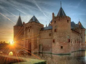 Bewonder het prachtige slot. Foto: Kasteel Muiderslot