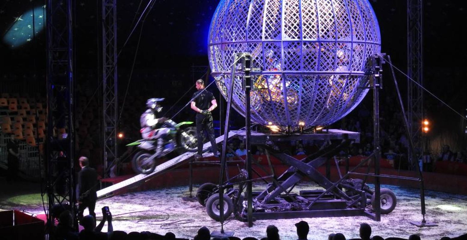 BMX'ers maken de piste onveilig. Foto: Internationaal Circusfestival