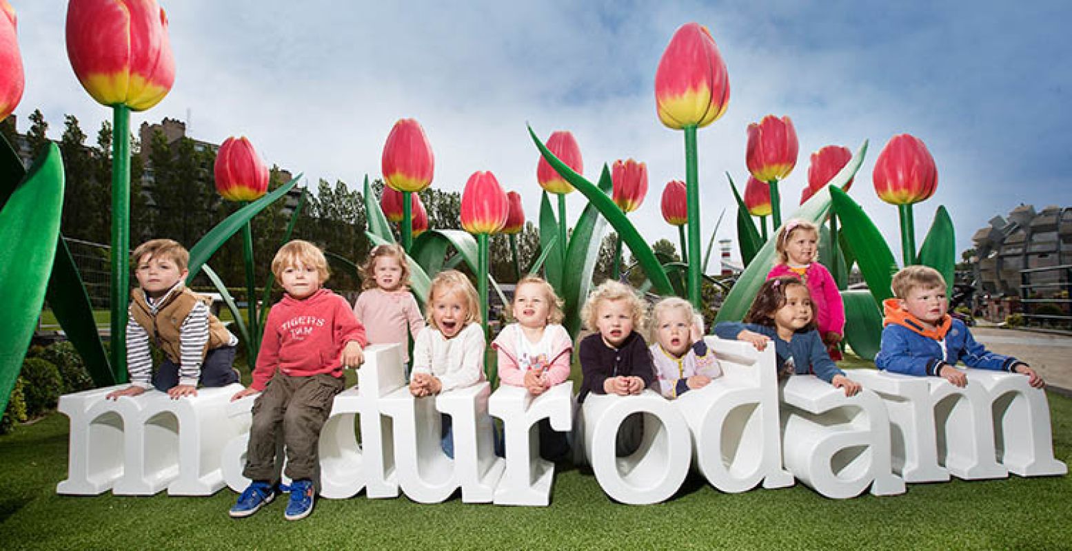 Kinderen spelen op 4 mei de hoofdrol tijdens de Nationale Kinderherdenking. Foto: Madurodam.